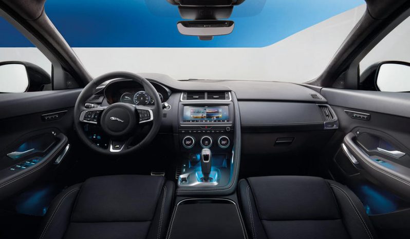 Renting Jaguar E-Pace 2.0d 150cv R-DYNAMIC 4WD AUTO lleno