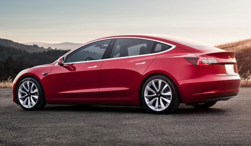 Renting Tesla Model 3 Gran Autonomía AWD lleno