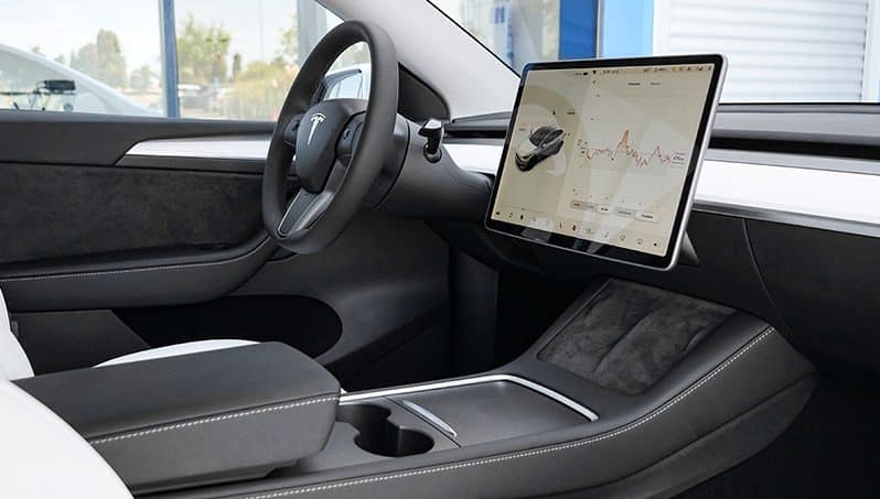 Renting Tesla Model Y Gran Autonomía 4WD lleno