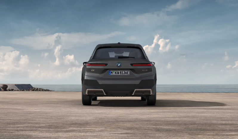 Renting BMW IX lleno