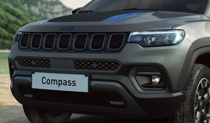 Renting JEEP Compass PHEV Treailhawk lleno