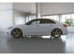 Renting Mercedes Clase A Híbrido Enchufable 250e lleno