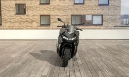 Renting BMW C 400 GT lleno