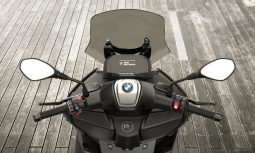 Renting BMW C 400 GT lleno
