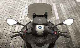 Renting BMW C 400 GT lleno
