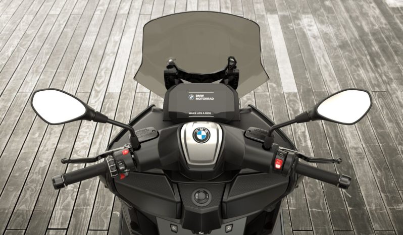 Renting BMW C 400 GT lleno