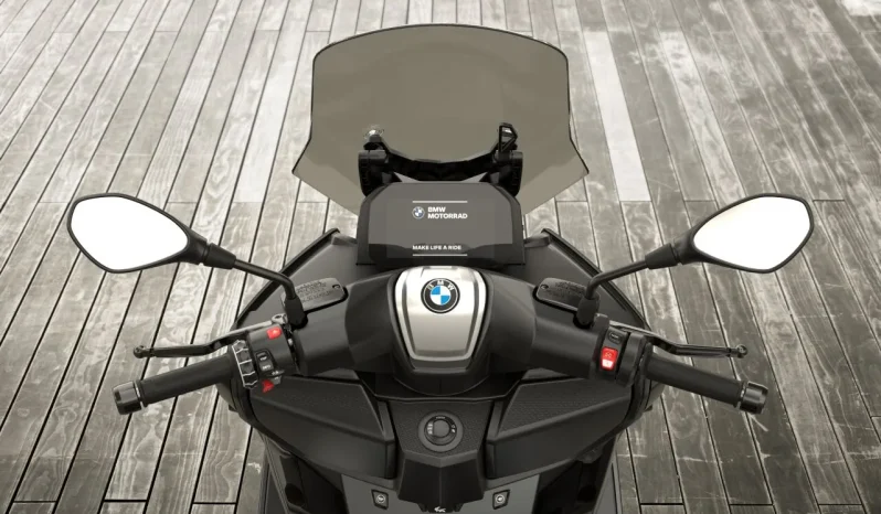 Renting BMW C 400 GT lleno