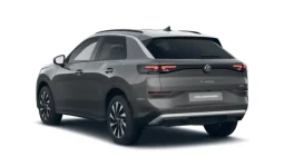 Renting Volkswagen T-Roc 1.5 eTSi DSG lleno