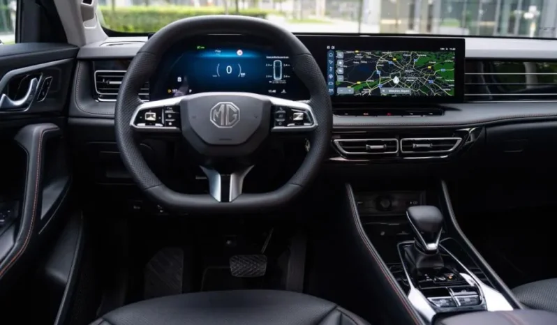 Renting MG HS Plug-In Hybrid Luxury lleno