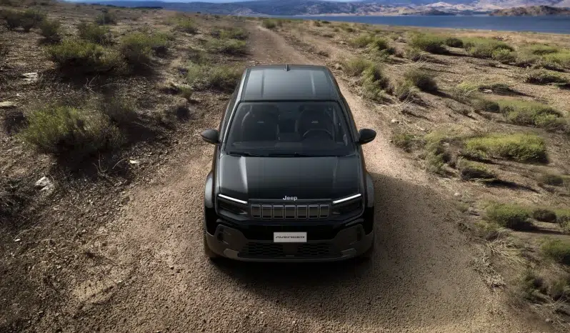 Renting Jeep Avenger 110 Altitude lleno