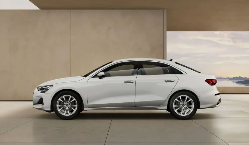 Renting Audi A3 sedan Stronic lleno