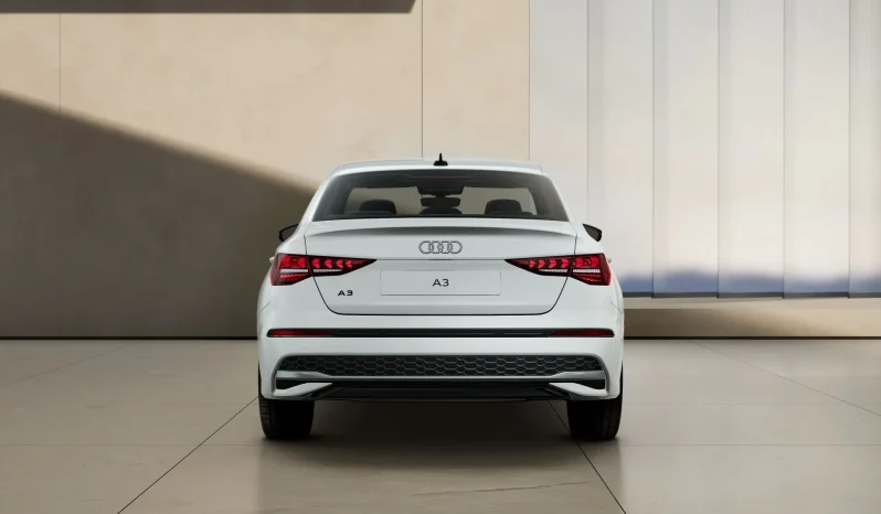 Renting Audi A3 sedan Stronic lleno