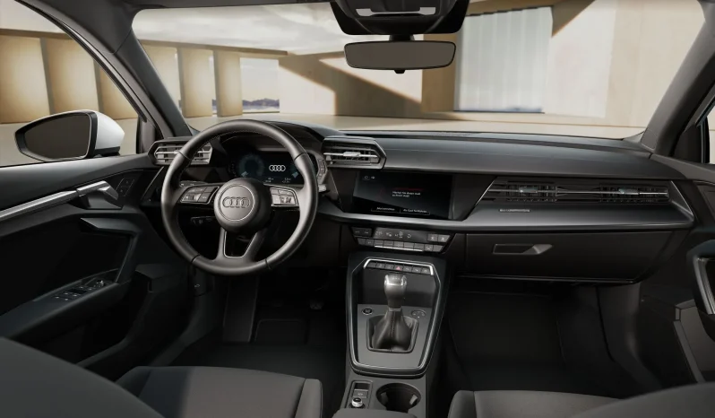 Renting Audi A3 sedan Stronic lleno