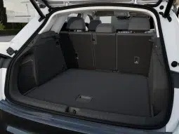 Renting AUDI Q3  e-Hybrid lleno