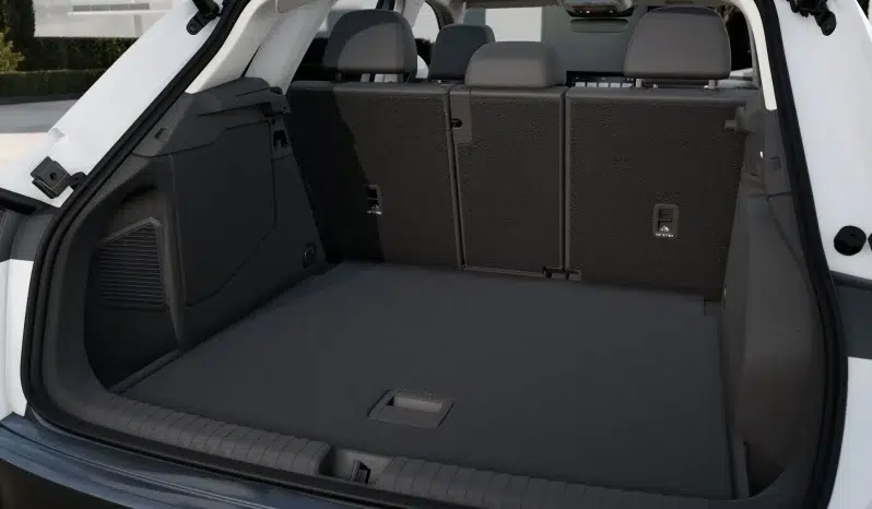 Renting AUDI Q3  e-Hybrid lleno