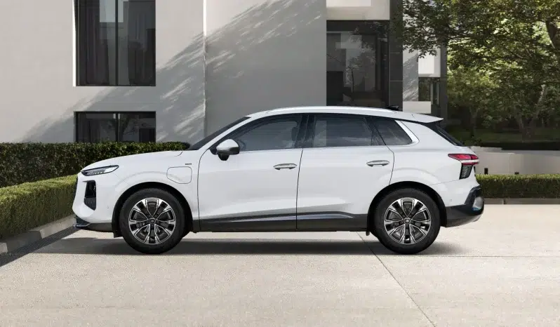 Renting AUDI Q3  e-Hybrid lleno
